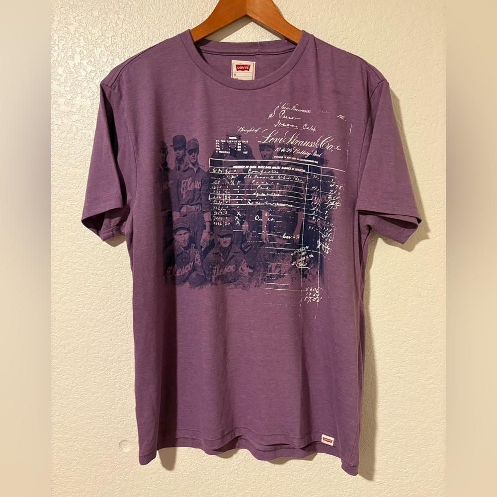 Levi’s Vintage-Style Graphic Tee